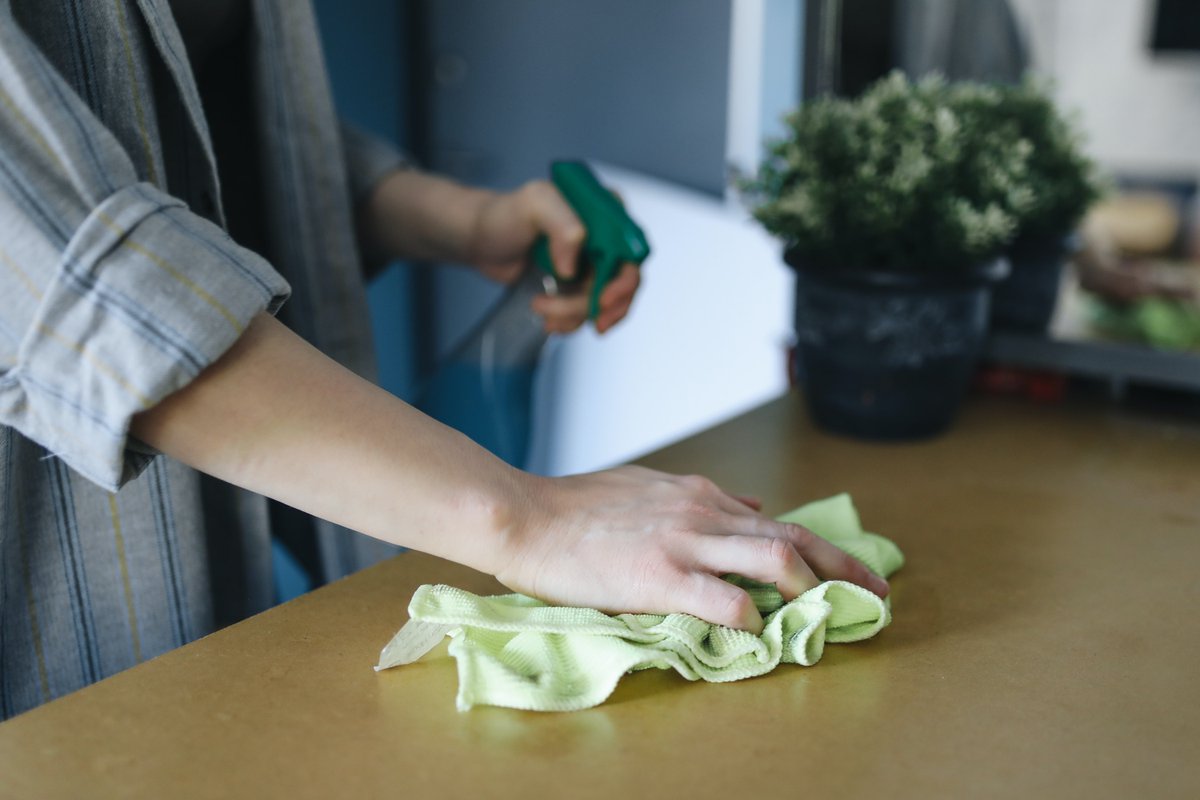 #Tipoftheday💡 Swap your cleaning products for eco-friendly and non-toxic options. Bleach and harsh chemicals may be effective on stains and grease, but they negatively affect the air you breathe! 

#indoorairpollution #indoorairquality #indoorair