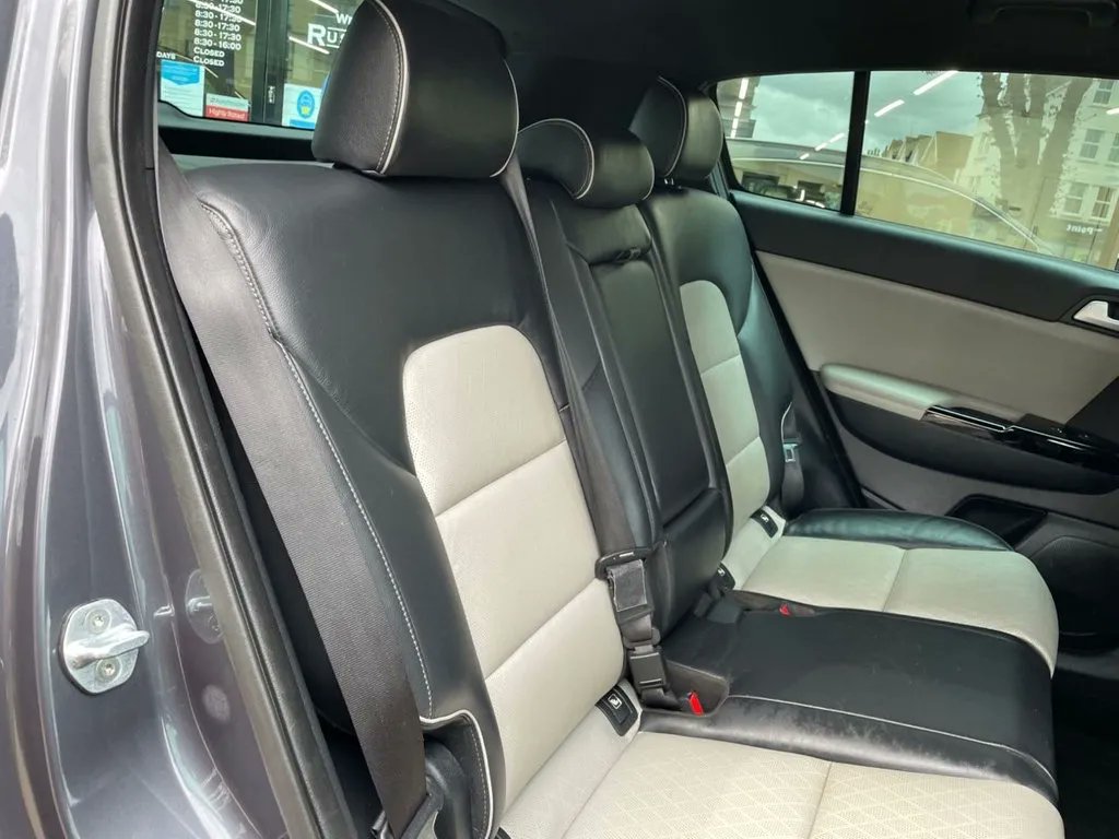 Rushmores_Cars's tweet photo. 💥2016 KIA SPORTAGE💥
Just in! This 2016 KIA SPORTAGE
2.0 CRDI GT-LINE 5d 134 BHP With 56083 Miles!

£15,400 or From £246 Per Month!🤑

⬇️Apply Here⬇️
https://t.co/QucF7QBhCj  📊

#cars #catford #london #carsforsale #automobile #cargram #caroftheday #cardesign https://t.co/S2xpHIAJcp