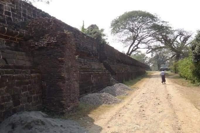 ရှေးဟောင်းယဉ်ကျေးမှုနယ်မြေ မြောက်ဦးမြို့ နန်းရာကုန်းအတွင်း စစ်ကောင်စီတပ်က အသံမိုင်းဖောက်ခွဲ

facebook.com/MizzimaDaily/p…

#Mizzima
#စစ်ကောင်စီတပ် #UNESCO
#မြောက်ဦးမြို့ #Bagan
#ရှေးဟောင်းယဉ်ကျေးမှုနယ်မြေ