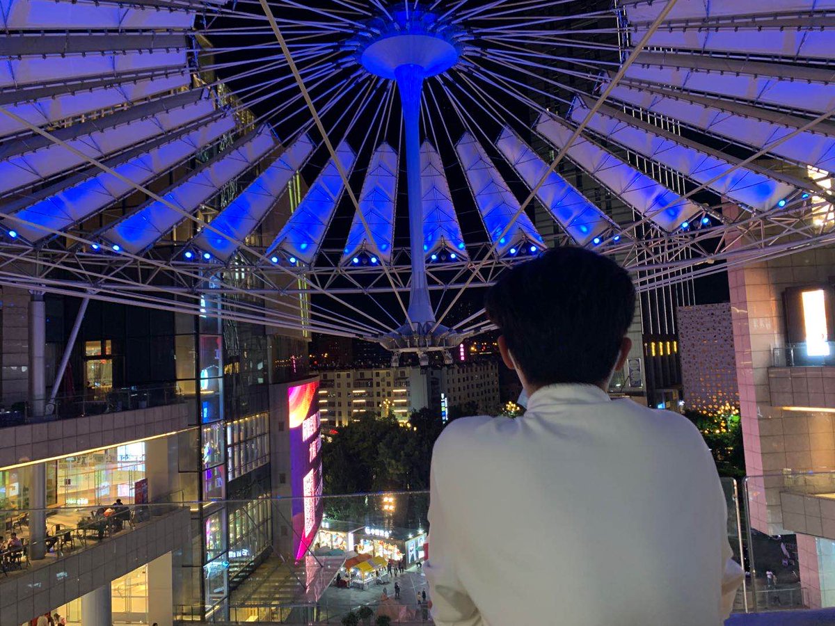 perlexe2's tweet photo. 沧海何曾断地脉，白袍端合破天荒。 https://t.co/XZ2OfGJwi7