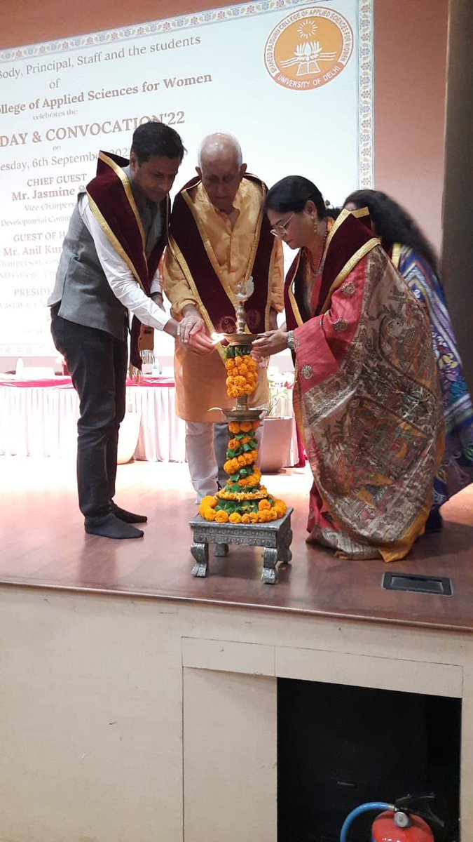 SrcaswD's tweet photo. #HappeningNow
Esteemed Guests of today’s #RajguruDayCelebration & #ConvocationSRCASW inaugurated the event with lightening of the lamp.
@Jasmine441
@SrcaswD
@DrPayalmago
@RavinderDhingan
@FromBhaskar https://t.co/IonpxpN8jG