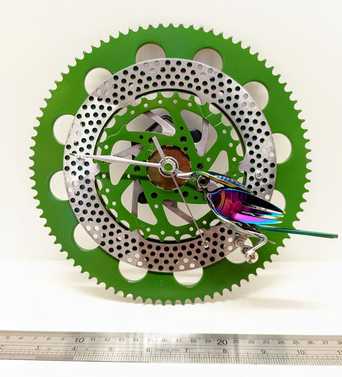 RustysRelics's tweet photo. Good morning #EarlyBiz just to make you aware if you didn't already know we here at Rustys Relics also create some really fab clocks, from car, go cart or bicycle parts to cutlery, gears &amp; washers, we reclaim and reuse whatever we can 👍
#handmadegifts #Recycle #repurpose #reuse https://t.co/w4F2ePE0OM