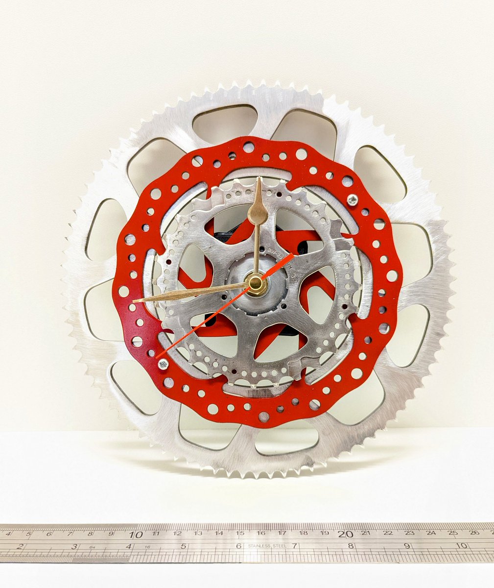 RustysRelics's tweet photo. Good morning #EarlyBiz just to make you aware if you didn't already know we here at Rustys Relics also create some really fab clocks, from car, go cart or bicycle parts to cutlery, gears &amp; washers, we reclaim and reuse whatever we can 👍
#handmadegifts #Recycle #repurpose #reuse https://t.co/w4F2ePE0OM
