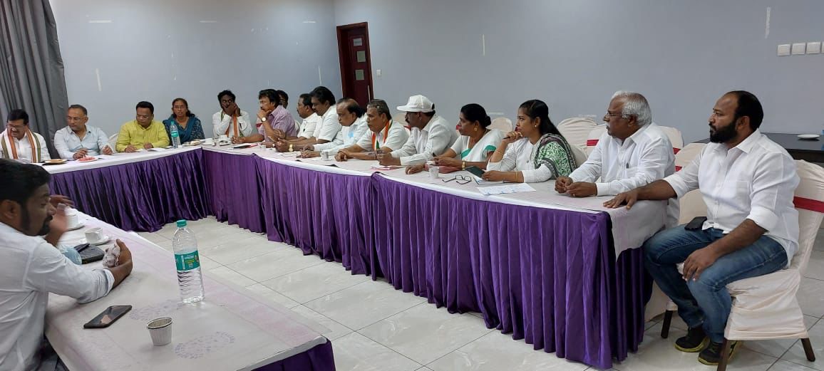 IlainarM's tweet photo. அகில இந்திய காங்கிரஸ் கமிட்டி  தலைவர் 
*இந்தியாவின் நம்பிக்கை நட்சத்திரம்,* *இளந்தலைவர்,*
*திரு.ராகுல்காந்தி MP அவர்களின் நடைபயணம் குறித்து ஆலோசனை கூட்டம்* இன்று 04-09-2022  நாகர்கோவில் நடைபெற்றது. 
 தமிழ்நாடு காங்கிரஸ் கமிட்டி தலைவர் *திரு.கே.எஸ்.அழகிரி https://t.co/ddpqp2Tdun