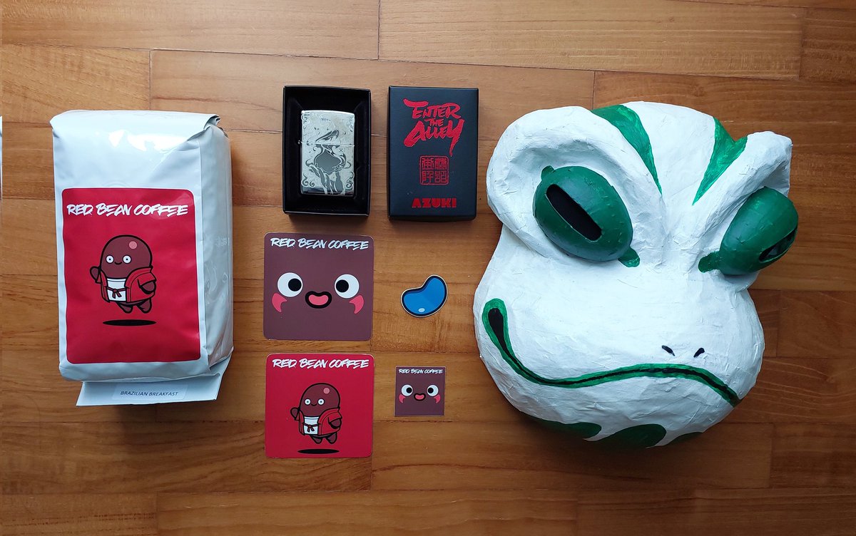 eemFT_eth's tweet photo. Thanks for the dope @AzukiOfficial lighter and @redbeancoffeeOF! Looks so good with my #frogmask! https://t.co/1lGM8tpsZG