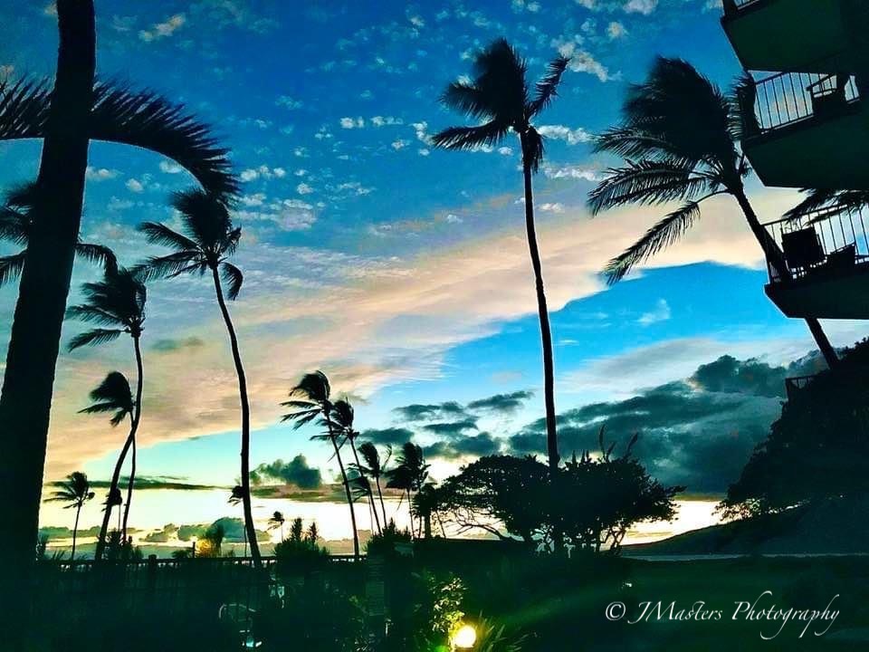 JMastersMaui's tweet photo. Full Moon in Pisces this coming Friday night  / Saturday early morning 6 am Eastern time, 3 am Pacific time, 12 mid-night Hawaii time.   You may already be beginning to feel it.  Take it easy  🌠 https://t.co/EilIlK4lUp
