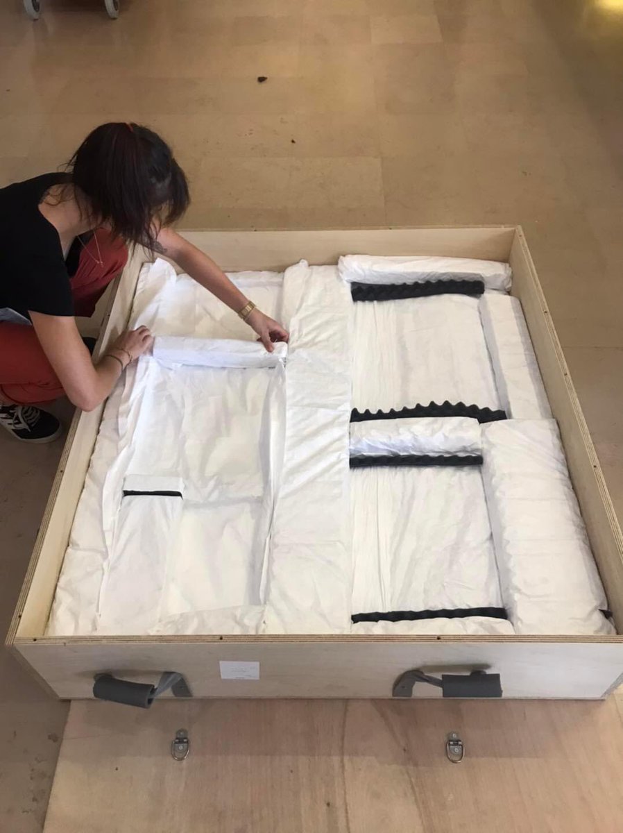 Après une première étape consacrée aux dessins du XVIe au XVIIIe, le Domaine départemental de <a href="/SceauxMP/">Domaine de Sceaux</a> présentera dès le 8/09 les dessins des XIXe &amp; XXe siècles des musées d’@OrleansMetropol. La #régie et le restaurateur des arts graphiques sont à pied d’œuvre pour ce transport!