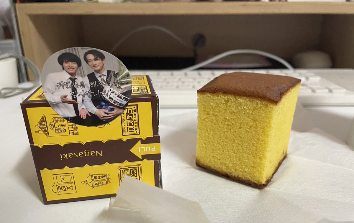 cheridrama's tweet photo. 여러분 카스테라의 유통기한은 9월 9일까지입니다! 아끼면 쓰레기통에게 줘야하니까 꼭 날짜 지나가 전에 드세요!!!!

Tip 꽤 많이 달기 때문에 커피or우유와 함께 드시면 더 맛있습니다! https://t.co/cK1z6DpCmp