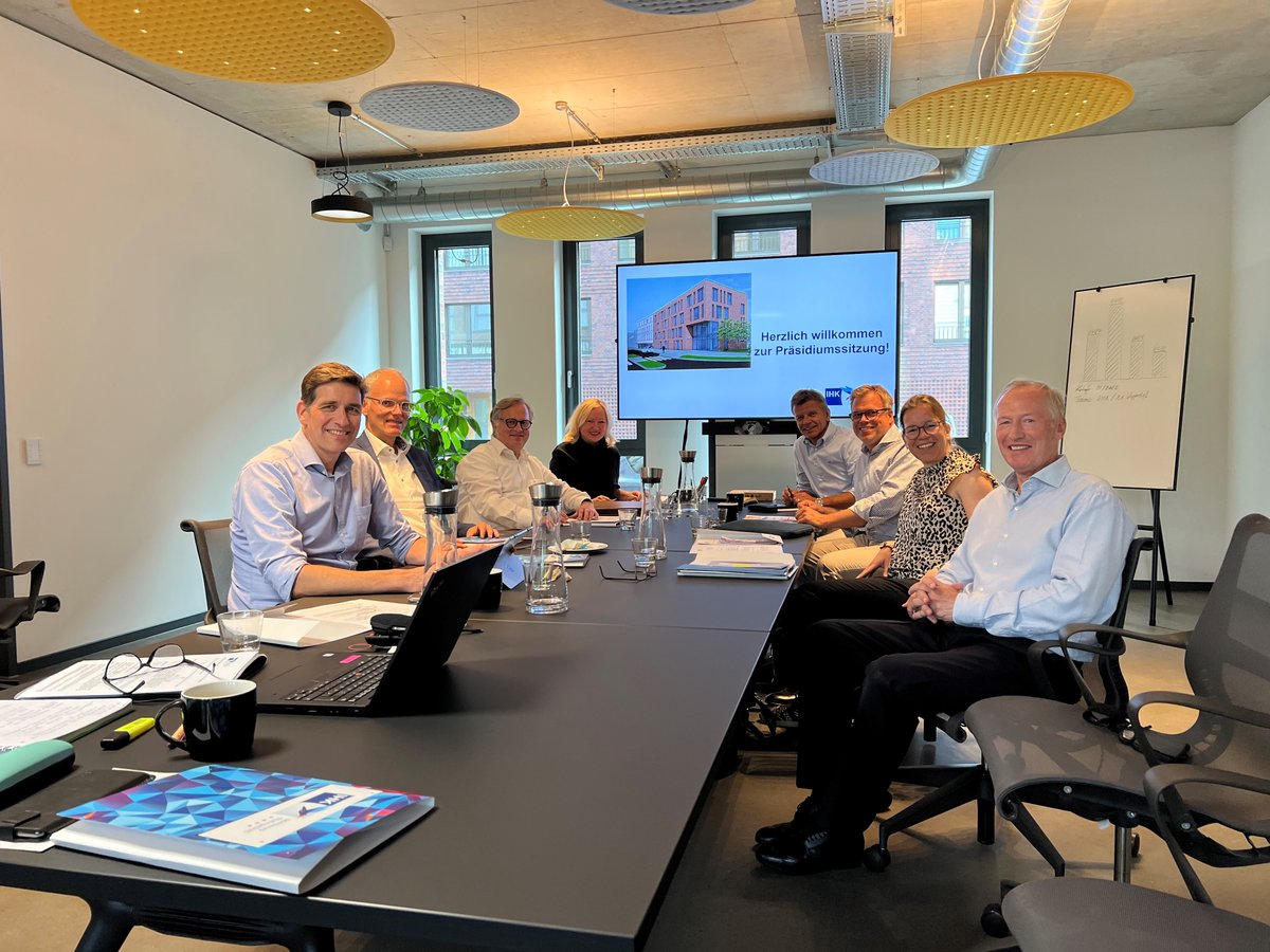 IFÜREL EMSR-Technik (@ifuerel) on Twitter photo #IHK-Präsidium zu Gast bei #IFÜREL
In seiner Eigenschaft als Vizepräsident hatte Geschäftsführer <a href="/Kleyboldt_H/">Henrich Kleyboldt</a> das insgesamt achtköpfige Präsidium der IHK #MittleresRuhrgebiet für die aktuelle #Präsidiumssitzung in die neue Zentrale eingeladen.
ifuerel.de/news #IHK-Präsidium zu Gast bei #IFÜREL
In seiner Eigenschaft als Vizepräsident hatte Geschäftsführer <a href="/Kleyboldt_H/">Henrich Kleyboldt</a> das insgesamt achtköpfige Präsidium der IHK #MittleresRuhrgebiet für die aktuelle #Präsidiumssitzung in die neue Zentrale eingeladen.
ifuerel.de/news