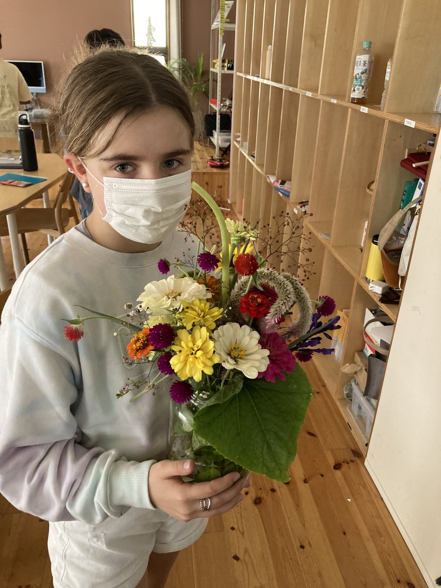 MSTmiddleschool's tweet photo. Making bouquets from our garden is just one way we are choosing to be a more sustainable community #MSTeucalyptus #WeAreMST #MSTcreativity #montessori #sustainability https://t.co/NP3fB5KmmC