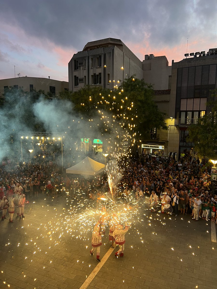 glo_llobet's tweet photo. La Festa Major de #Sabadell és: retrobaments, cultura popular, emoció, festa!

Moltes gràcies a les entitats, serveis municipals i a tothom que ho ha fet possible.

🎉 #FMSBD22
🟨 #GovernRepublicà
🧅 #Sabadell https://t.co/xNhIjmkDLh