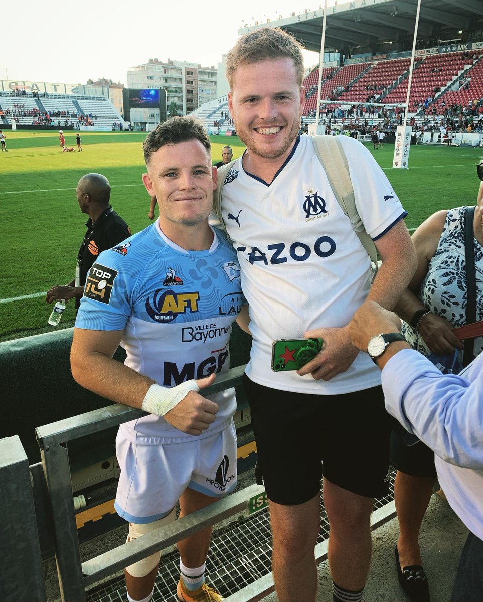 Grateful to get the Top14 début under the belt.. also good to see this fella in the stands. 🔵⚪️🇫🇷 <a href="/avironrugbypro/">Aviron Bayonnais</a> #AupaBaiona