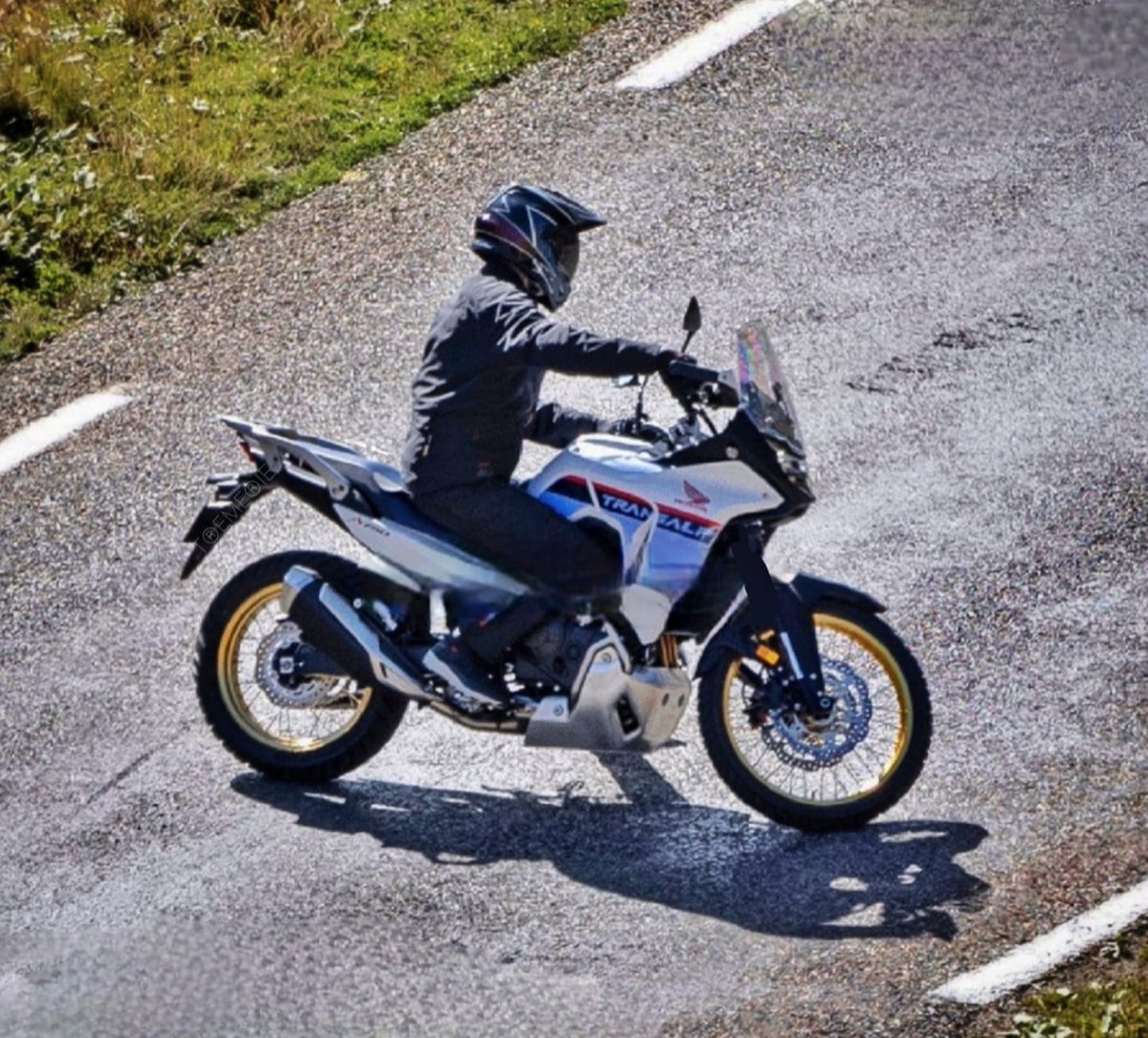 Nu ook in kleur gelekt, de nieuwe Honda Transalp. Meer concurrentie voor de Ténéré.