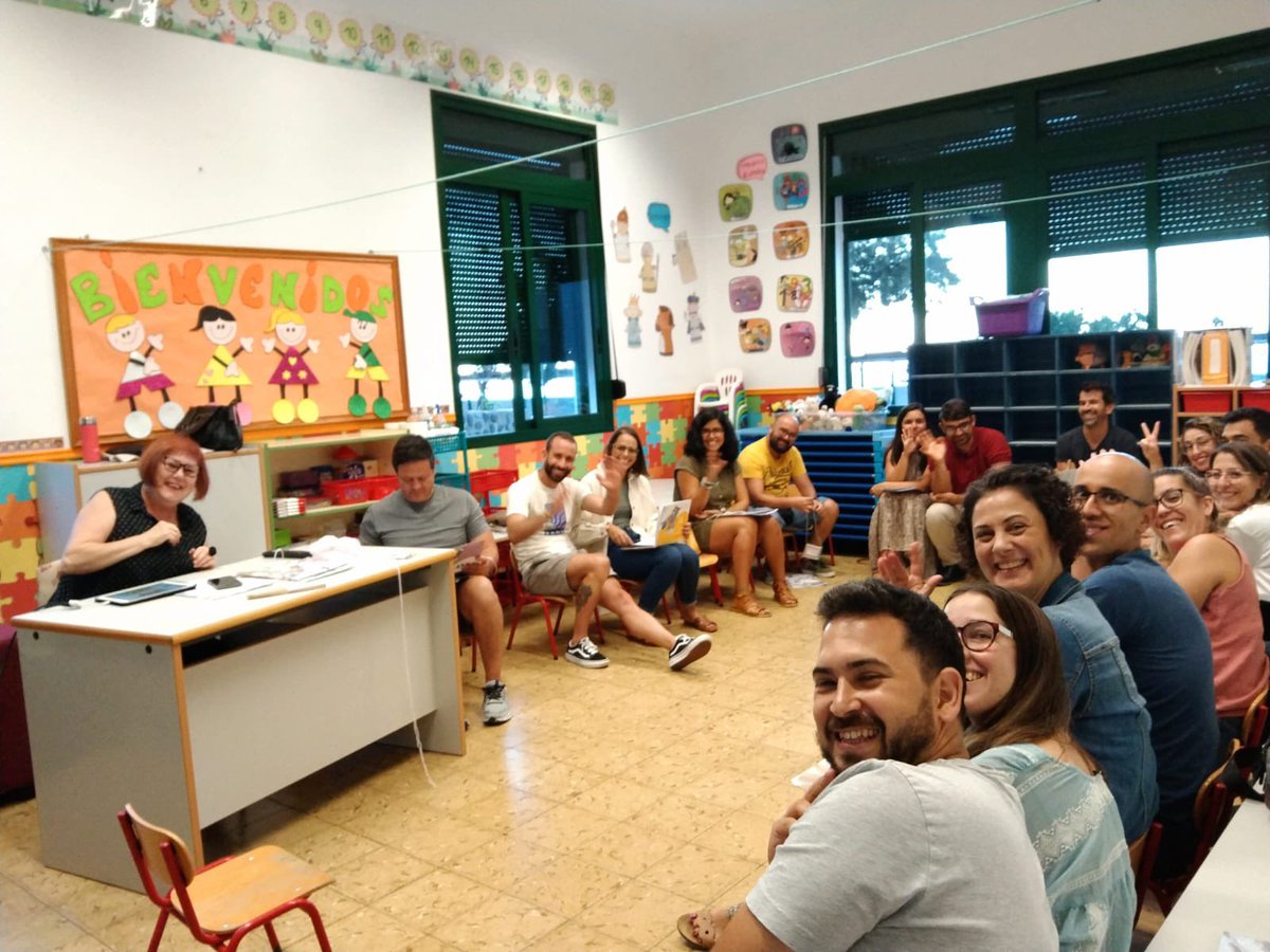 Csdomingo's tweet photo. Estamos preparándolo todo con muchas ganas para el comienzo del nuevo curso 2022-23 en los días 9 para Infantil y Primaria y 12 para ESO. Con el lema #Reconsidera el momentum, los padres de los nuevos alumnos de 3 años empiezan a tomar perspectiva y visión. Bienvenidos!!! https://t.co/0X7Ovevk3w