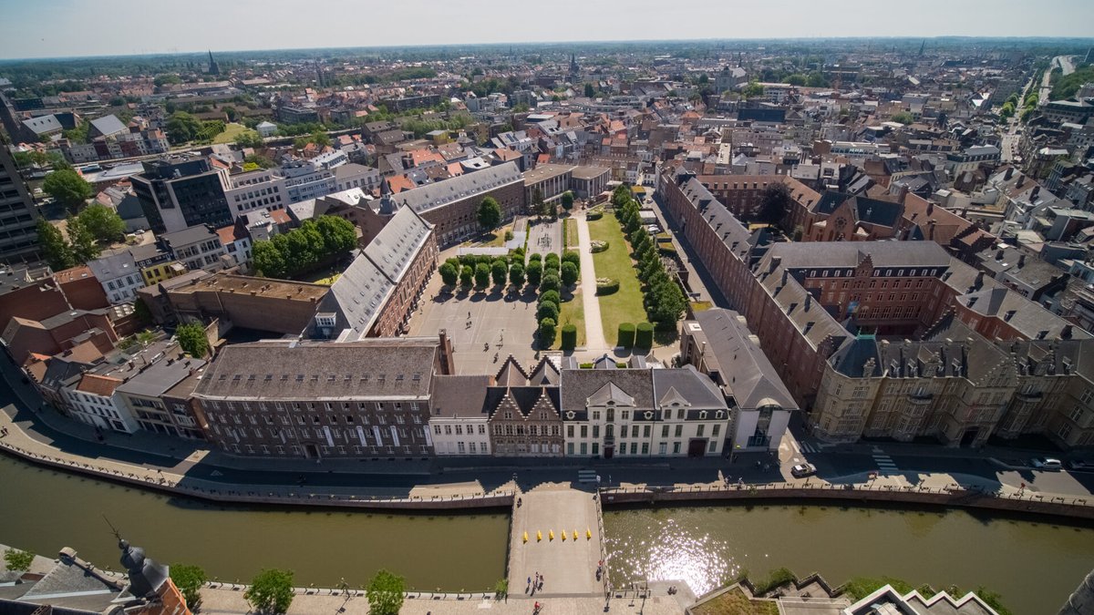 Samen met het internaat van onze school en de Sint-Bavobasisschool stellen we met veel trots onze geheel vernieuwde website voor! We nodigen iedereen uit om een kijkje te nemen op sintbavogent.be 😀😀😀