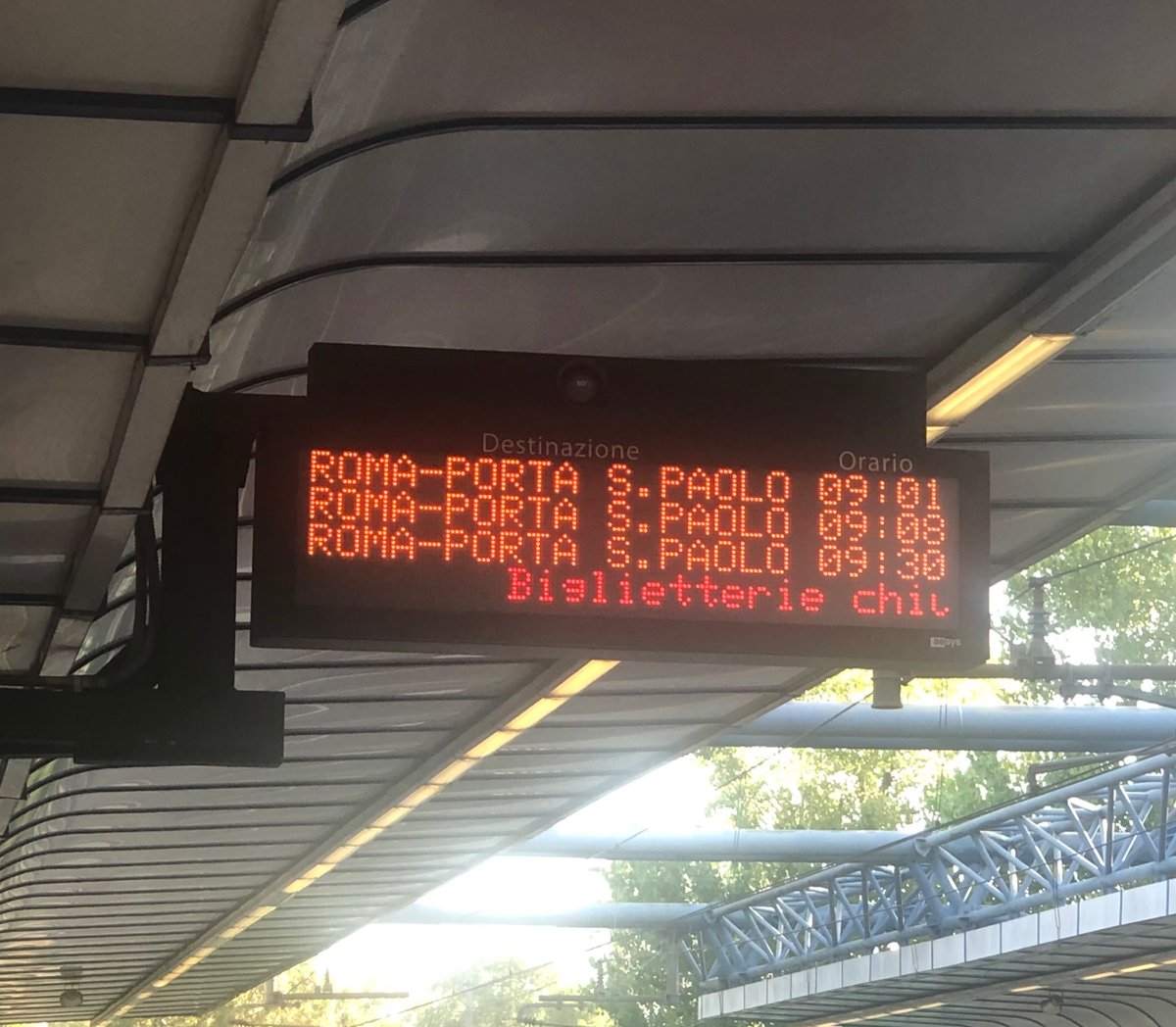 NorthernPoetry's tweet photo. @BusCotral ma il treno delle 8:45 da Lido Nord a Porta San Paolo che fine ha fatto?? https://t.co/O2aOLmBogU