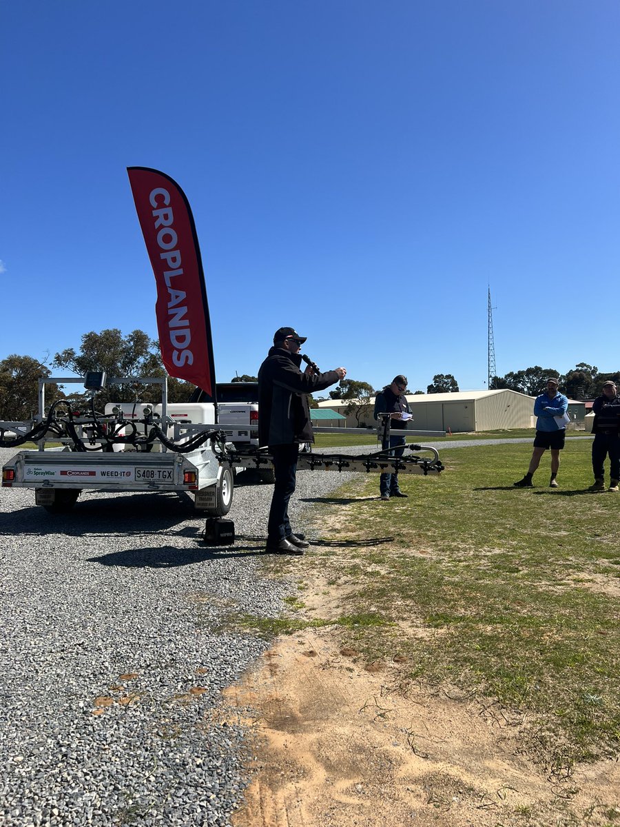 MsfMallee's tweet image. @jock_mcneil wrapping up the day on why this technology @Croplands weed-it has provided herbicide savings which can be turned into more fertiliser $. @StephenNortonSA showing spray Nozzle applications out in the 🌞. @AgriFuturesAU #Msfprojects
