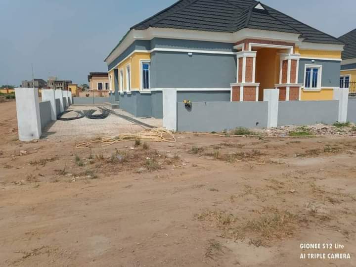 ChenHomesltd's tweet photo. #ChenHomes Happy to allocate 3 bedroom fully detached bungalow to one of our esteemed clients. #Fahbulous Henshaw Patrick, an artiste, bought this exquisite property for his #mother.
Congratulations Ma.
Congratulations #Fahbulous ! You’ve done well.
#Affordableandclassyhomes https://t.co/Hty8FjxqVV