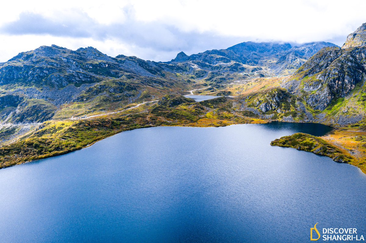 JambeyDondu's tweet photo. Tawang is not an ordinary place, it is an exciting destination. The place has an astounding number of lakes with unspoilt virgin mountains. This incredible twin lake is one of them, located in high mountains of Tawang in perfect bliss.
.
.
.
@PemaKhanduBJP
.
.
#assetsoftawang https://t.co/gU0FGQThXj