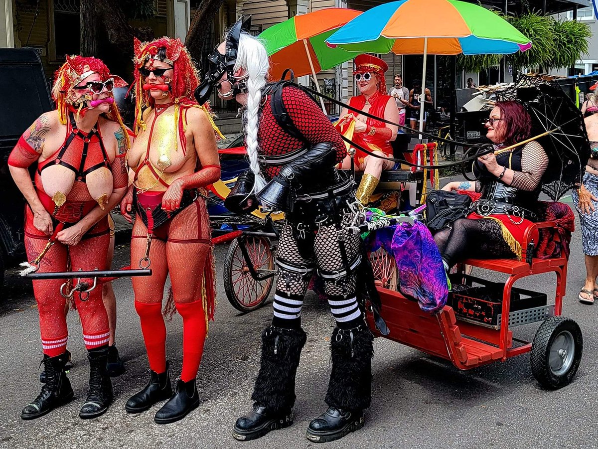 RaynePet's tweet photo. Ponying up for Southern Decadence in New Orleans! @MistressEve69

#ponyplay #humananimalroleplay #humanpony
#queer #southerndecadence #southerndecadence2022 https://t.co/BrUsNTeSUa