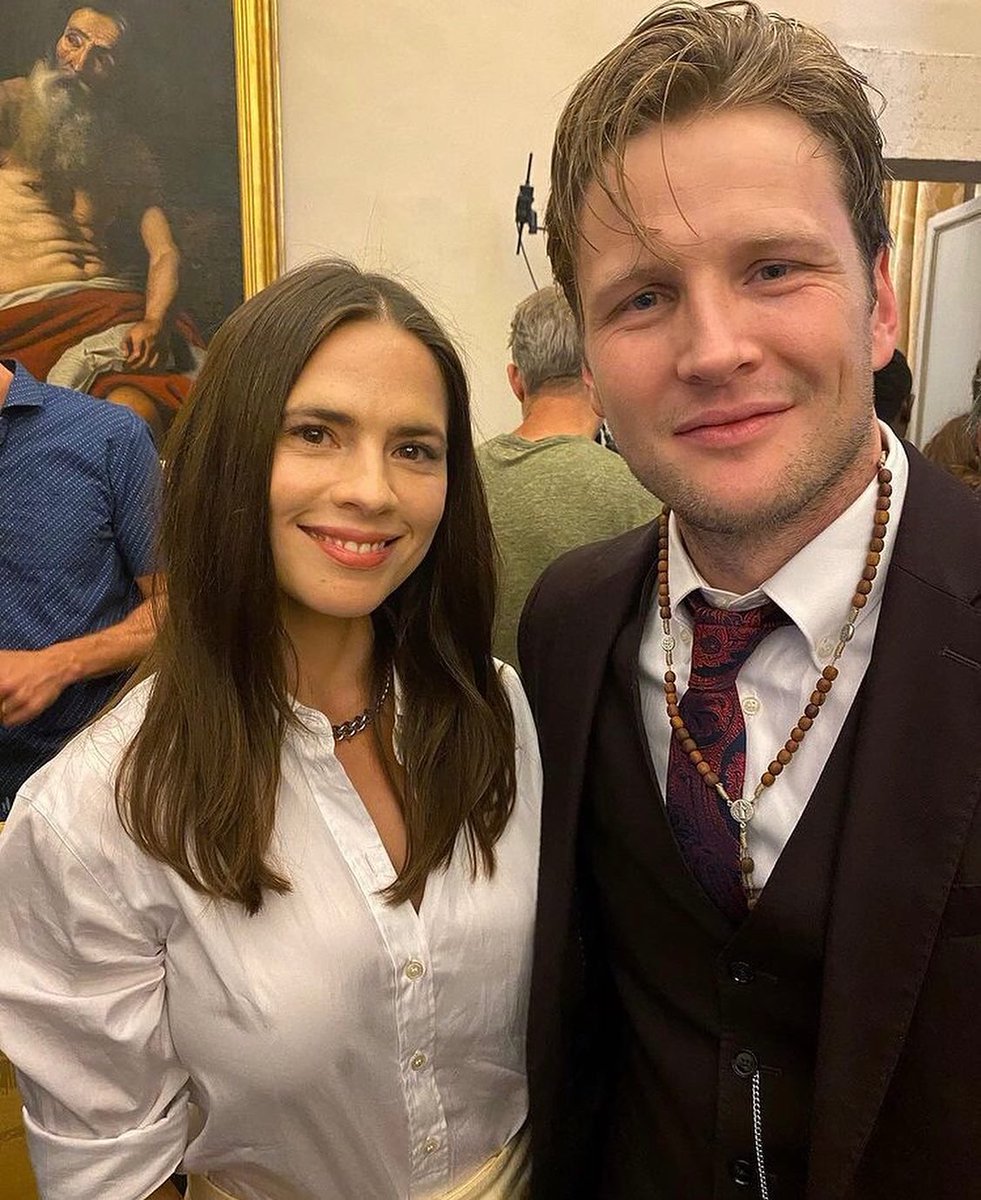 dear_atwell's tweet photo. Hayley com amigos no Vaticano ✨

📲 via Instagram Alexander Acha 
#HayleyAtwell https://t.co/pXSWfv2rHh
