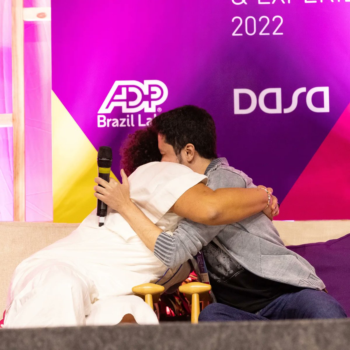 eduagni's tweet photo. Não estávamos brincando quando dissemos que a #DEXCONF22 seria o momento para a nossa comunidade voltar a se abraçar 🥰

Isso é o que a @mergo_ux faz: para além de ensinar, conectar pessoas! https://t.co/En0tYl7WN2