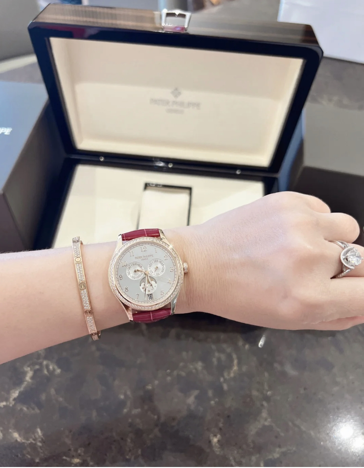 lin_language's tweet image. Today with my BFF went to buy a beautiful watch, sent to myself as a reason🥰🥰