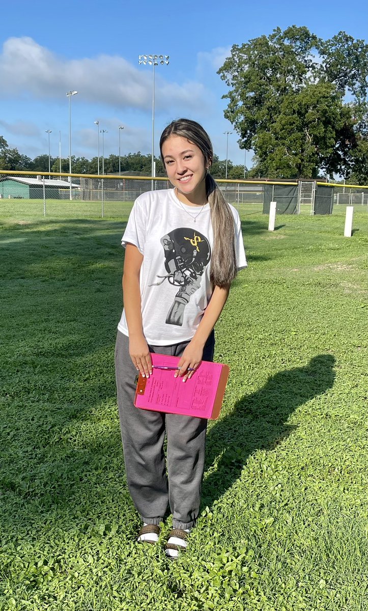 Seguin_XC's tweet photo. Happiest of Birthdays 🥳 to Seguin XC Senior, J’Leese Mendez!🖤⚔️💛⚔️🖤 https://t.co/nKZxy72WEP
