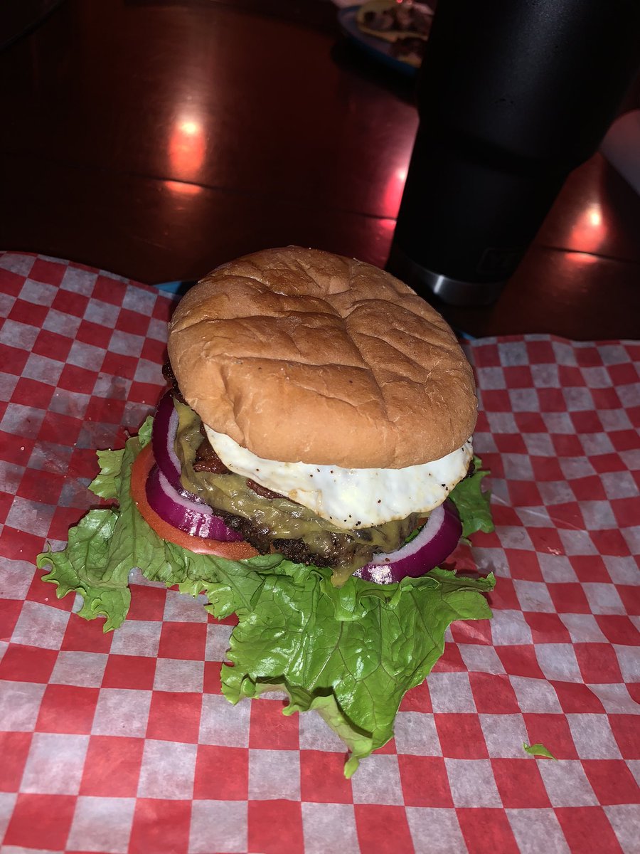 XerokooLv1's tweet photo. you already know!! 🍔 🤤 #CafeAlejandros https://t.co/HuLeSWa18s