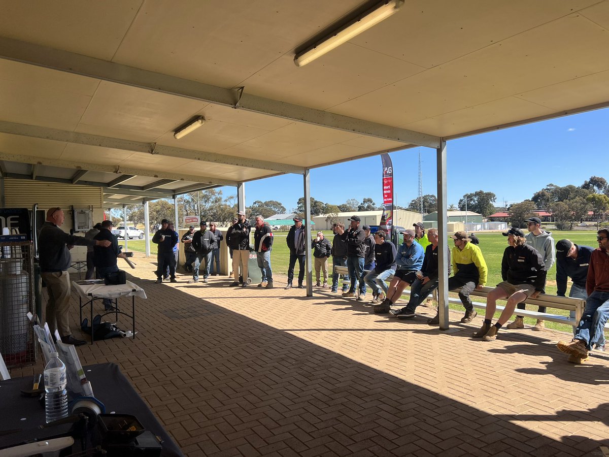 MsfMallee's tweet image. Outside looking at the systems up close. @GoldacresAust @ramsey_bros @EmmettsGroup 👌 day for it!🌞@WSBDistributors drone demo on display before the  🍃 #Msfprojects @AgriFuturesAU