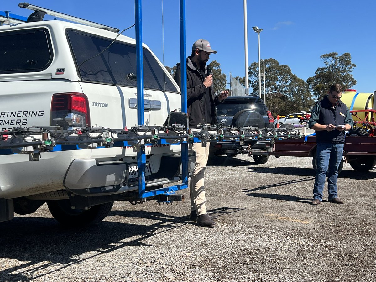MsfMallee's tweet image. Outside looking at the systems up close. @GoldacresAust @ramsey_bros @EmmettsGroup 👌 day for it!🌞@WSBDistributors drone demo on display before the  🍃 #Msfprojects @AgriFuturesAU