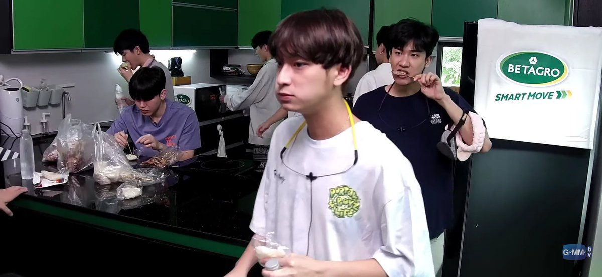 มอมมัม tweet media