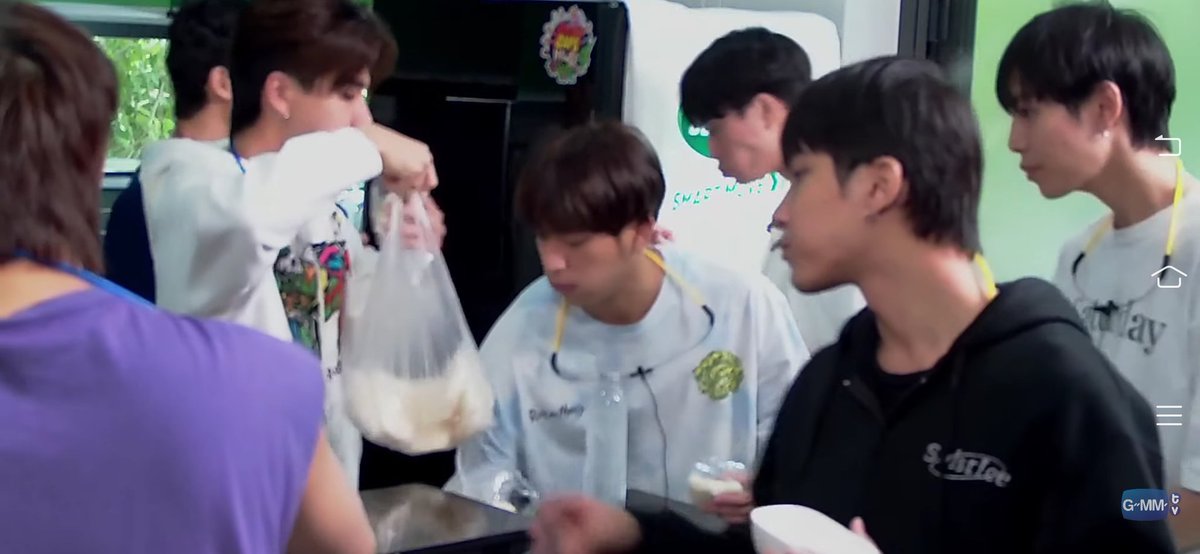 มอมมัม tweet media