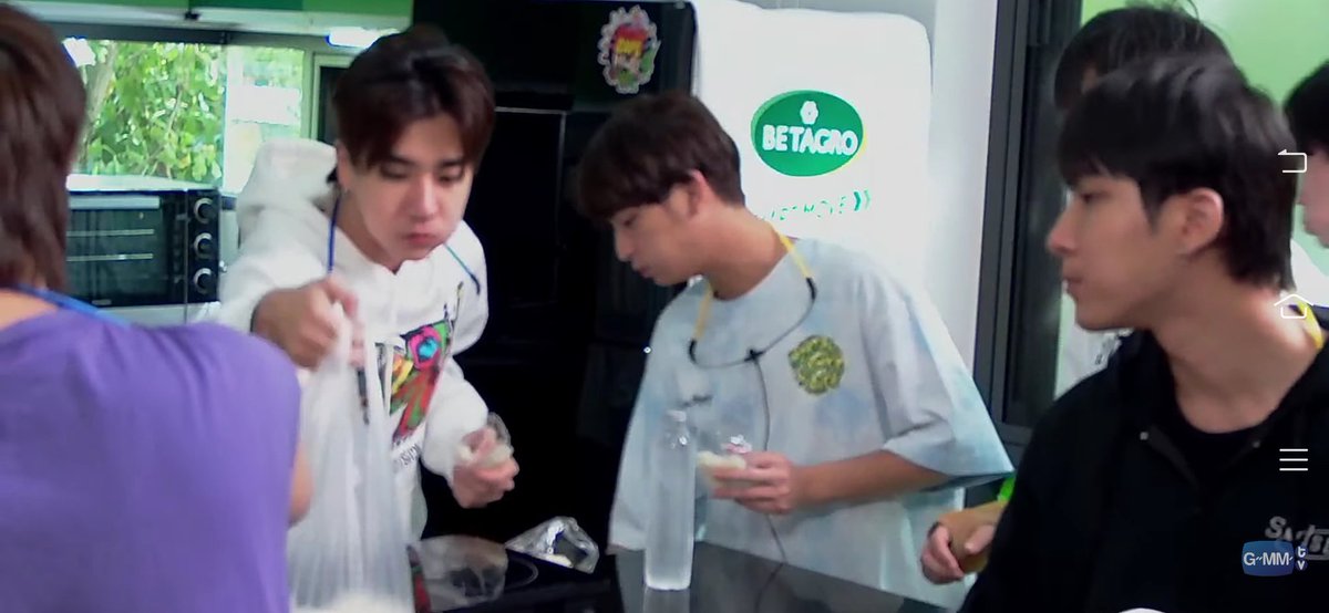 มอมมัม tweet media