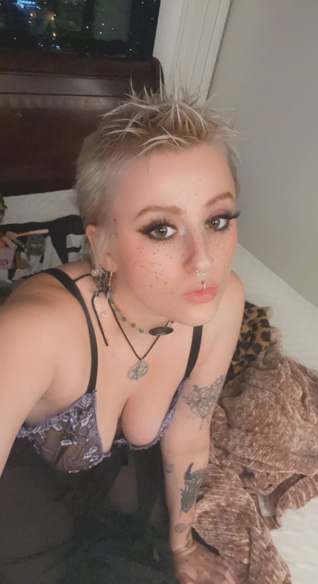 GothicSlut0's tweet photo. I wish these stupid men would just give me my fucking money… like I’ve waited this long I’m getting impatient https://t.co/aeNUt5bhdw