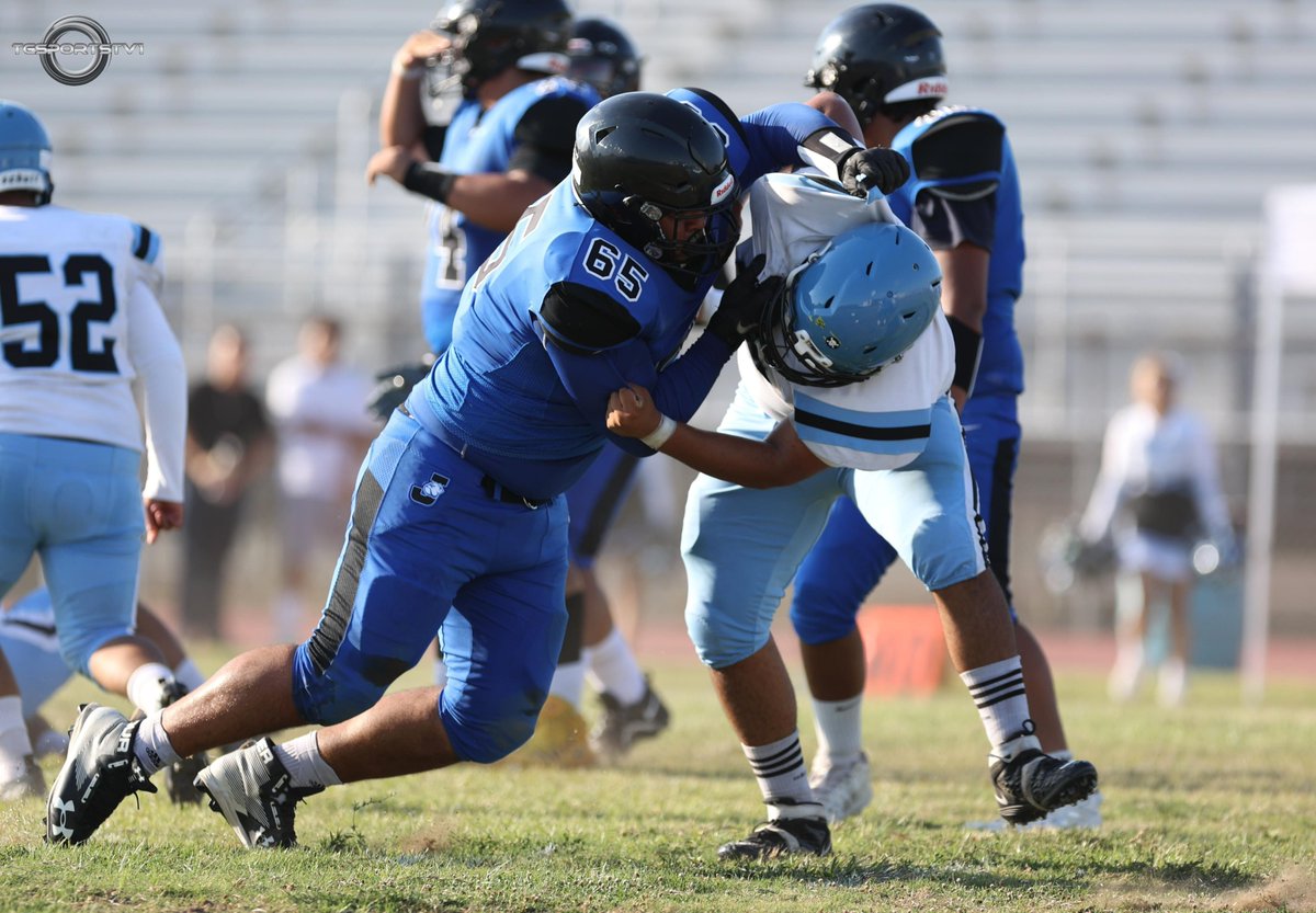 tgsportsusa's tweet photo. (2-0) L.A. Jordan Bulldogs #65 Daniel Ibarra DE/OT 6'2 290lbs will be a key factor when they travel to take on the (3-0) Gardena Panthers on Friday. Photo by Darwin Walker/TGSportstv1. #lajordan #tgsportsusa #jordanbulldogs #tgsportsusa #danielibarra https://t.co/mfrxqHGsjF