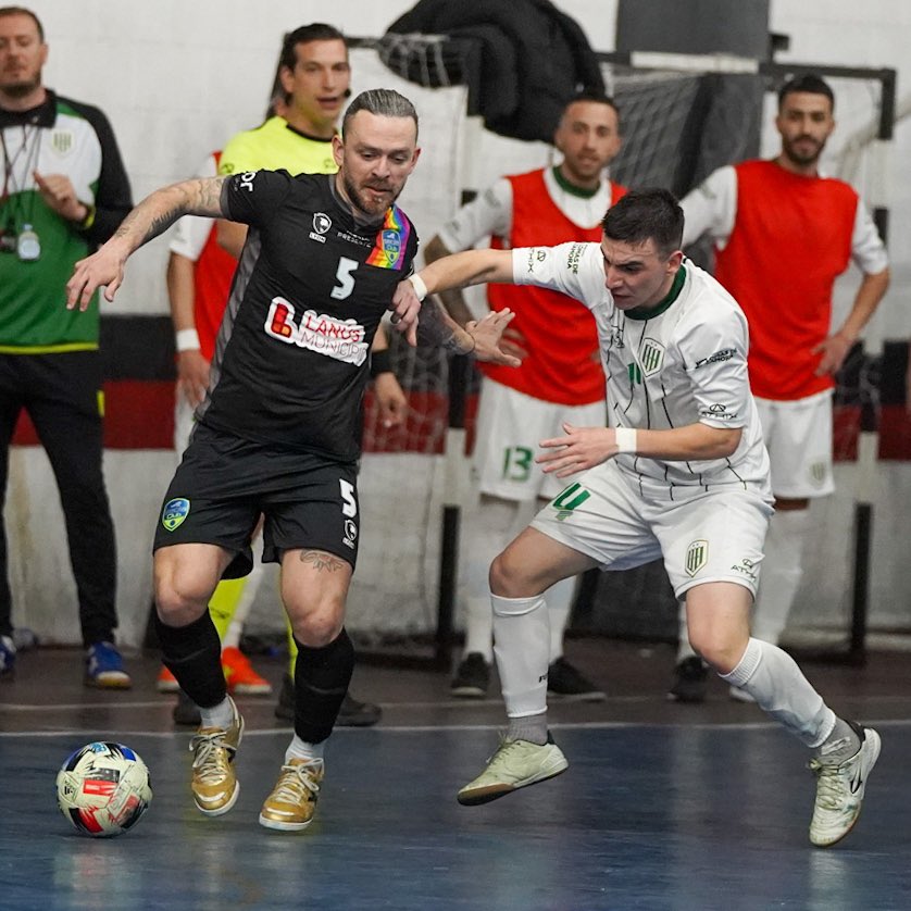 Futsal_Banfield's tweet photo. #FutsalMasculino 🟢⚪️ ¡Final en Villa Modelo!

#Banfield le ganó por 3️⃣ a 2️⃣ a Secla por la Fecha 26 del Torneo de AFA 🇳🇬

💚 #VamosBanfield 
🤍 #JuntosSomosMásFuertes
📸 @JsrAudiovisual https://t.co/9iZGcMLnHl