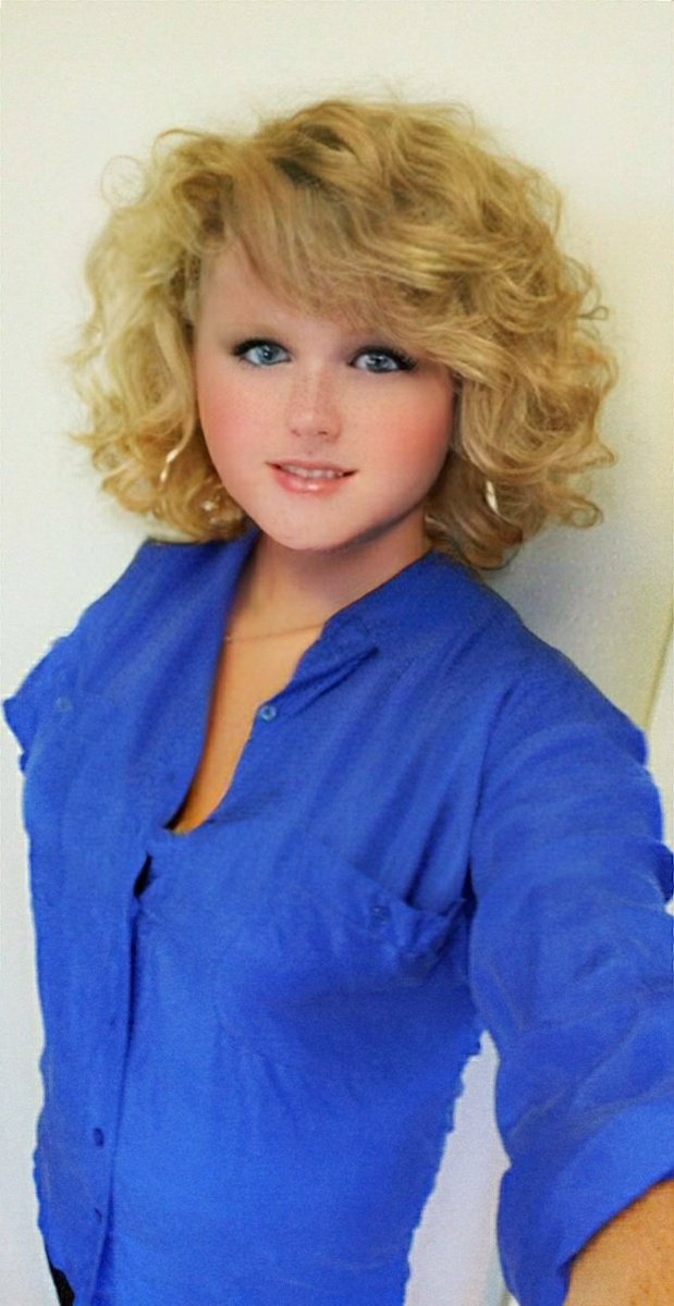 PrincessOfSummr's tweet photo. With bangs over my forehead, I have real @KristenBell vibes

#art #fake #heavilyeditedandfiltered 
#blueblouse #blueeyes #fluffyblonde 
#goldhoops https://t.co/SbHUX43rCX
