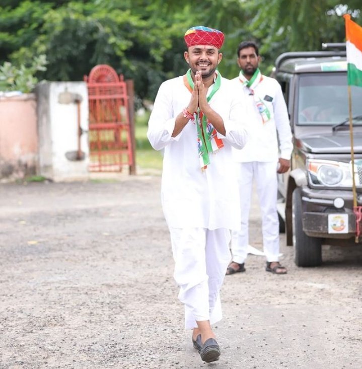 vikas_gca's tweet photo. मेरे मकराना विधानसभा क्षेत्र के ग्राम पंचायत जूसरी के सरपंच एंव बङे भाई प्रकाश जी भाकर को जन्मदिन की हार्दिक बधाई एवं शुभकामनाएं !🙏🏻

ईश्वर से आपके उत्तम स्वास्थ्य एवं दीर्घायु होने की मंगल कामना करता हूँ।
@prakashbhakar_
#happybirthday #makarna #gca https://t.co/NwlFjm7m1w