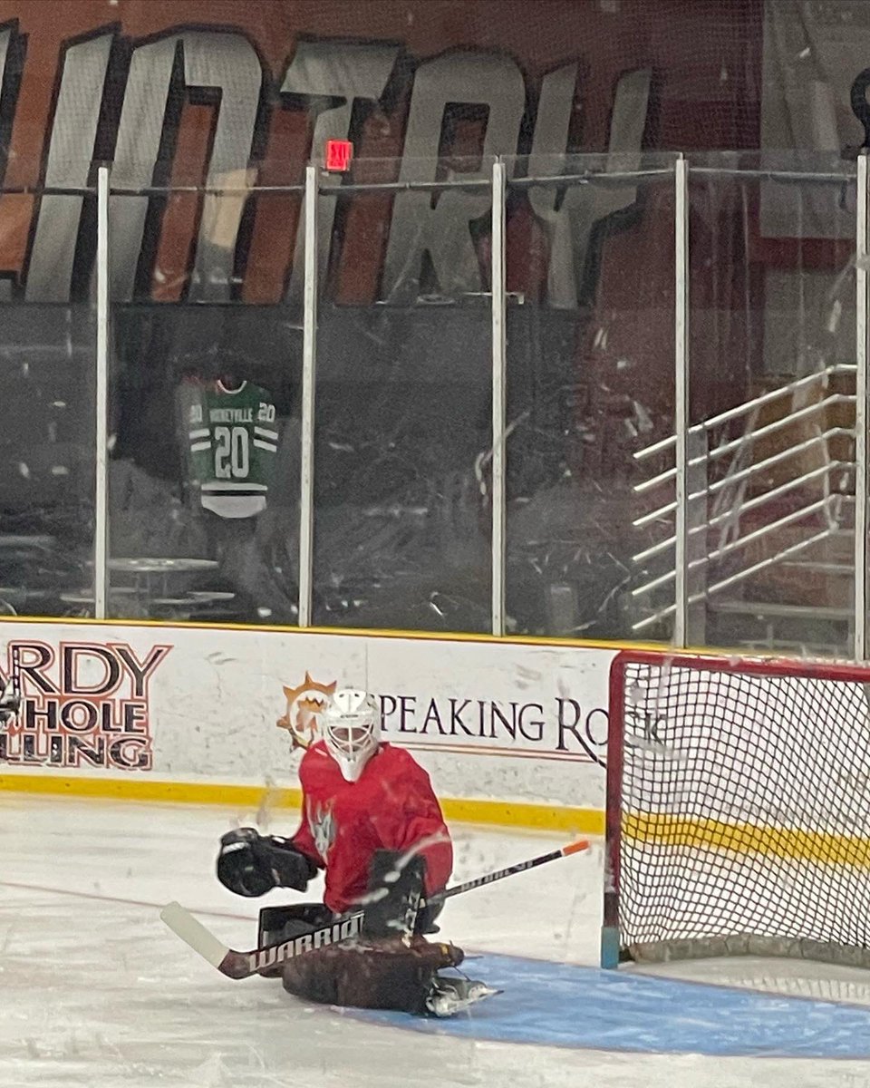 PatrickBoyle29's tweet photo. Ready to get to work #rhinocountry @Rhinos_Na3hl https://t.co/Y3BirnGcae