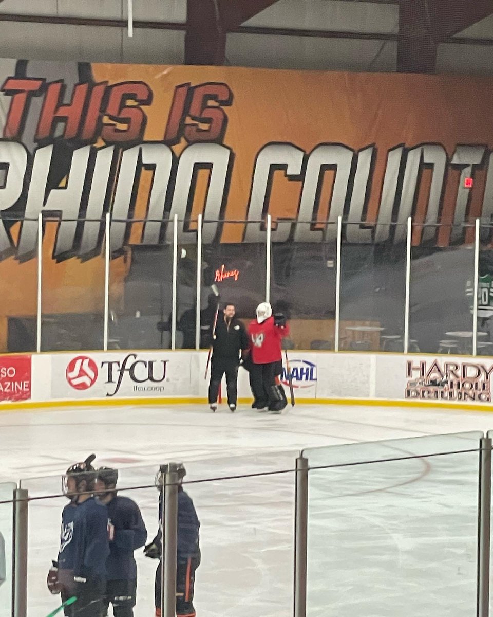 PatrickBoyle29's tweet photo. Ready to get to work #rhinocountry @Rhinos_Na3hl https://t.co/Y3BirnGcae