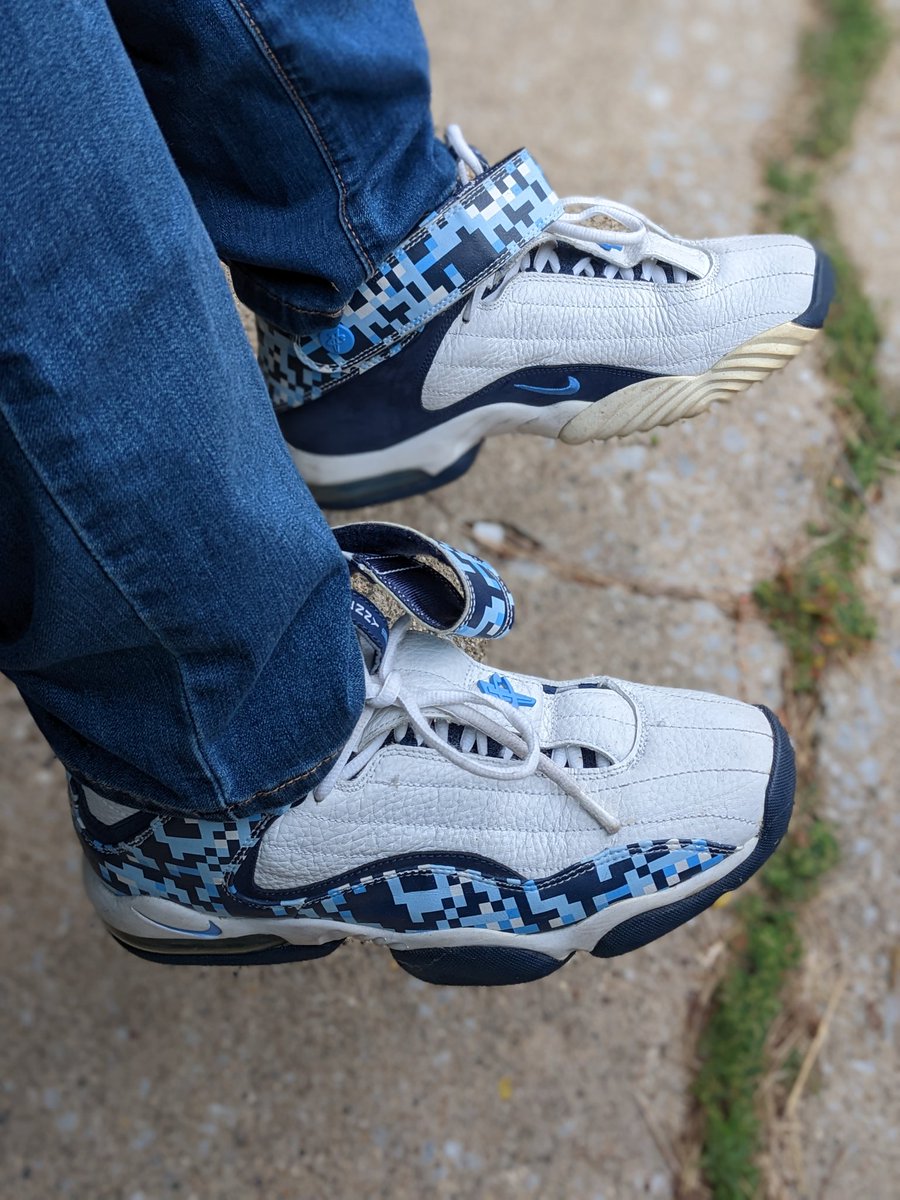 amcmath04's tweet photo. Monday! #KOTD #Nike #AirPennyIV #DigiCamo #SeptemberSoles #ashwithkicks #solesnangles #shoessofresh #thesolefirm #respectherstyle #queenofsoles #sneakersisterhood #wearyoursneakers #girlwholovesneakers #yoursneakersaredope https://t.co/6oVVRBRjVi