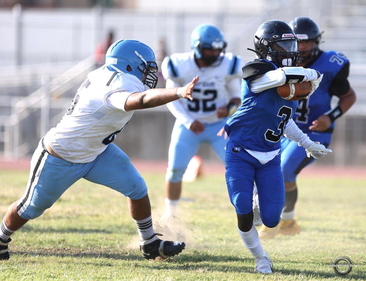 tgsportsusa's tweet photo. Can the (3-0) Gardena Panthers at home keep the (2-0) L.A. Jordan Bulldogs'#3 Amauri Powns (TB) from running wild and out of the endzone on Friday? Photo by Darwin Walker/TGSportstv1. #lajordan #jordanbulldogs #amauripowns #tgsportsusa #lajordanbulldogs #tgsportstv1 https://t.co/UNLRLxQYH9