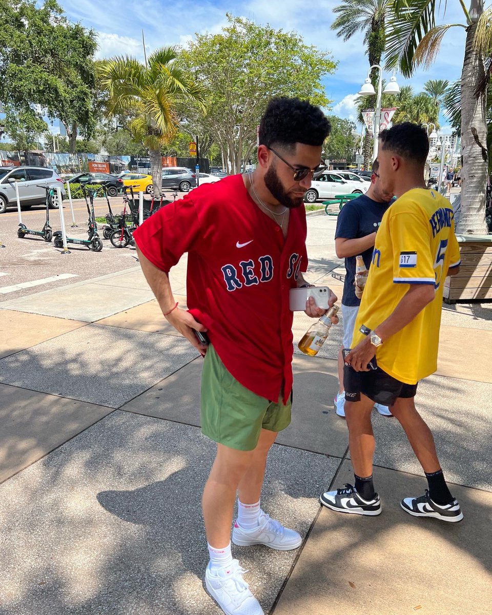 _jaredale25's tweet photo. Salí a despejar la mente con mis Dementes en Tampa.🔥📸
#TurpoCustom🎨
#StrikeOutSportShow🎥 https://t.co/i501FVOOqU