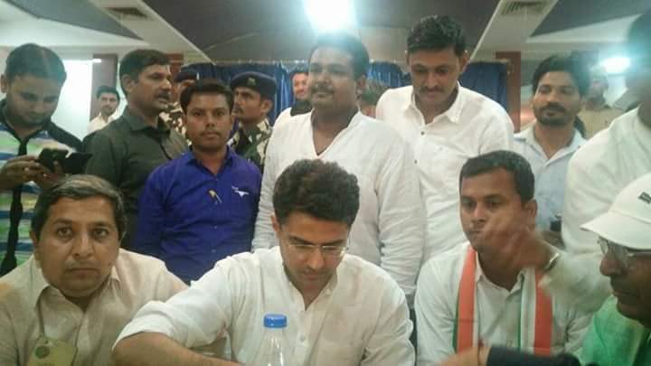 anuragojha71's tweet photo. #सचिन_संग_राजस्थान Bringing the workers associated with the village &amp; Dhani of the entire state on one platform, laying a web of social media in the entire state, worked to expose the wrong policies of BJP, made the policies of Congress reach the common man @SushilAsopa https://t.co/Hc35KzQGuE