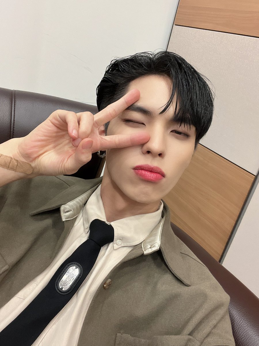 🌌 | FNS 

Jeje😘

#BX #이병곤
