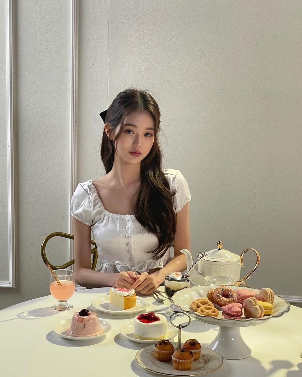 Iuvchives's tweet photo. hi ! i'm ˗ˏˋmaarie ´ˎ˗ 💢 new in study twt and looking for sum interactive moots ! ᯤ 

• — 08' liner
• — 9th grade, jhs 
• — eng/fil 🎧
• — cancer, entj
✿ — movies, romantic books, music, &amp; makeup 
૮꒰ ˶•ᴗ •˶꒱ა ♡

like and rt to be moots ! ♡⃛
#studytwt #studytwtph https://t.co/A3dH2bMTy5