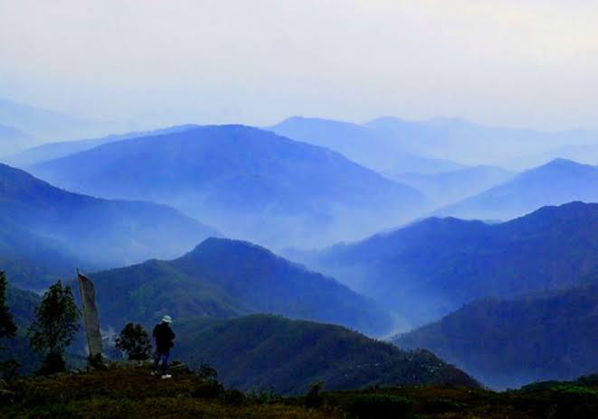 Backpackersofc's tweet photo. 𝐋𝐚𝐭𝐩𝐚𝐧𝐜𝐡𝐚𝐫 is a picturesque forest village of Dooars. 

Nestled on the highest point of Mahananda Wildlife Sanctuary, Endowed with an abundance of flora and fauna making it a paradise for nature lovers.
Latpanchar is a hidden jewel of Dooars.

(1/n)
#WestBengal https://t.co/C5eXT71iuC