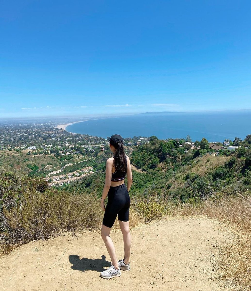 jgdslug's tweet photo. I most like to climb high peak moumountainsd like to see the endless beach

#HighPeakMountain
#EndlessBeaches https://t.co/MdBU5f2YF9