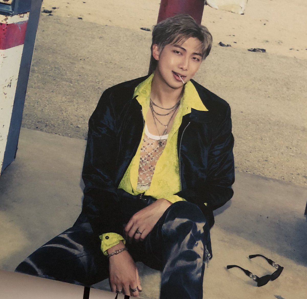 knj__12's tweet photo. Namjoon makin kesini makin buka bukaan ya😭😭 https://t.co/c92xqRCIIk